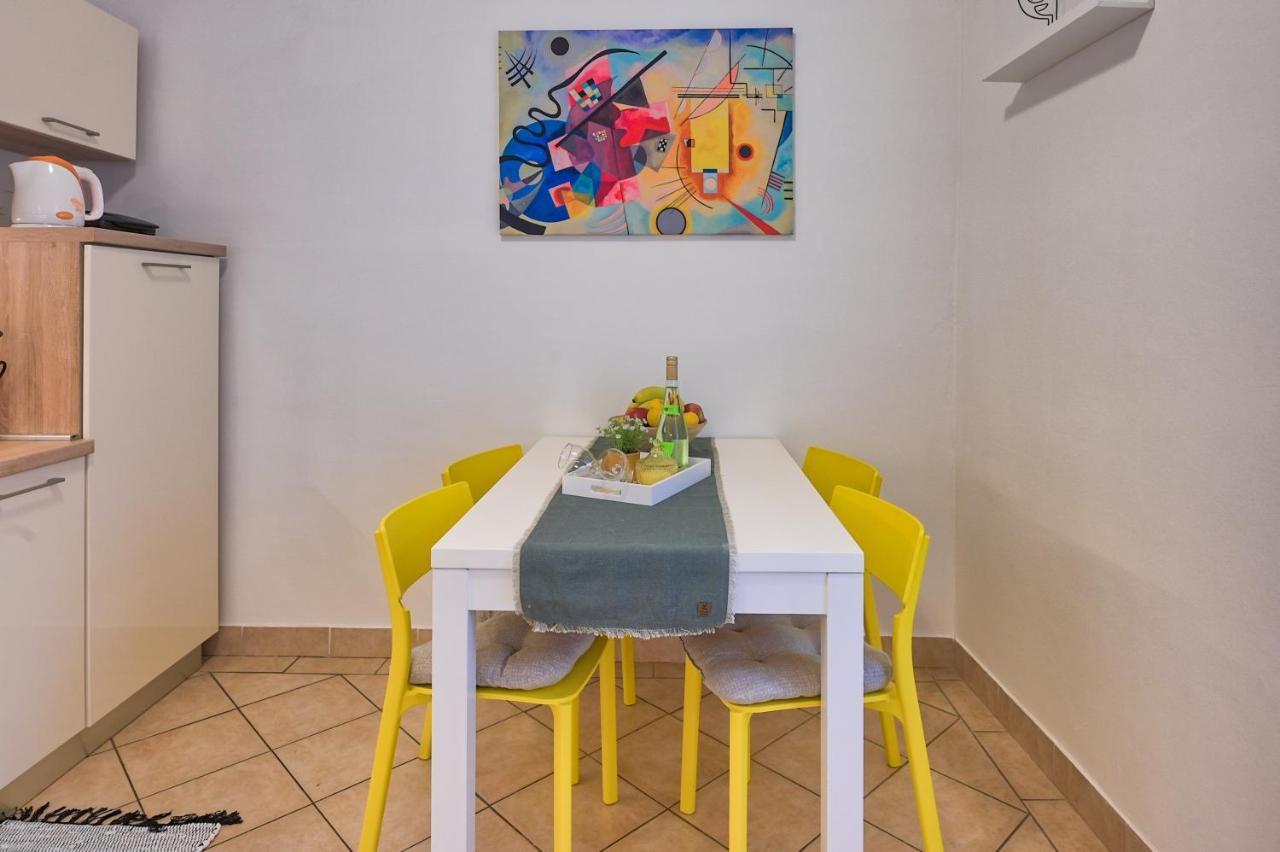 Arena City Apartment Pula Luaran gambar